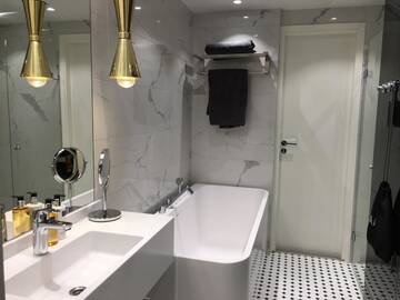 Фото номера Стандартный двухместный номер с 2 отдельными кроватями Отель Hotel Sveitsi г. Хювинкяя 5