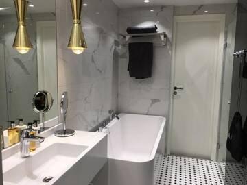 Фото номера Стандартный двухместный номер с 2 отдельными кроватями Отель Hotel Sveitsi г. Хювинкяя 10