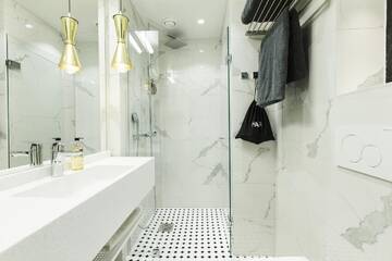 Фото номера Улучшенный двухместный номер с 2 отдельными кроватями Отель Hotel Sveitsi г. Хювинкяя 2